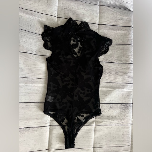 Fashinova Cute🖤Mock Neck Floral Embroidery Bodysuit. NEW without tags! - Picture 2 of 14